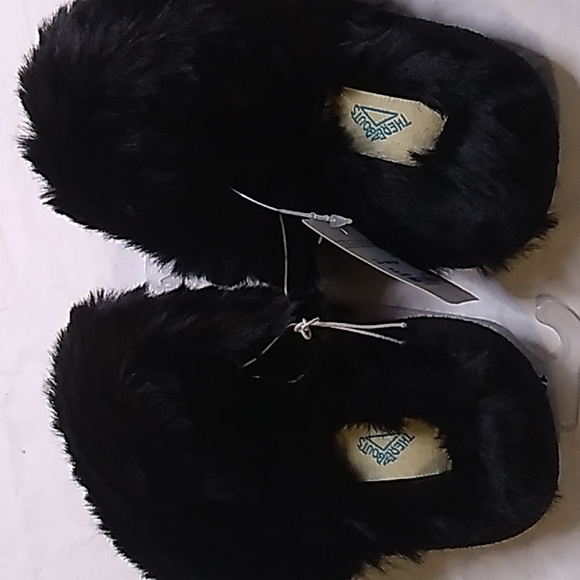 Girls Slippers size 12 / 13 black with boa and sequence that turns silver. NWT - Picture 4 of 8